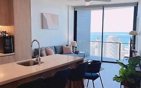 2 Bedroom Luxurious Family Apartment On 40Th Floor With Amazing Ocean Coastline Broadbeach Gold Coast Gc40
