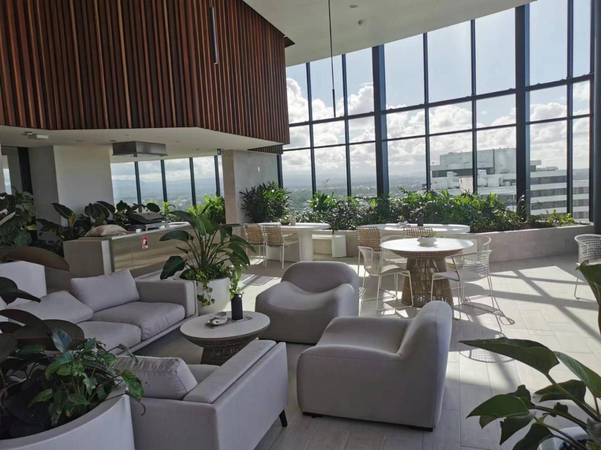 2 Bedroom Luxurious Family Apartment On 40Th Floor With Amazing Ocean Coastline Broadbeach Gold Coast Gc40 Exterior photo